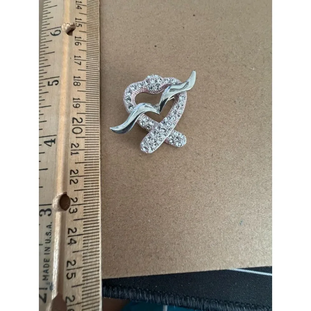 Vintage silver tone ribbon heart rhinestone brooch pin